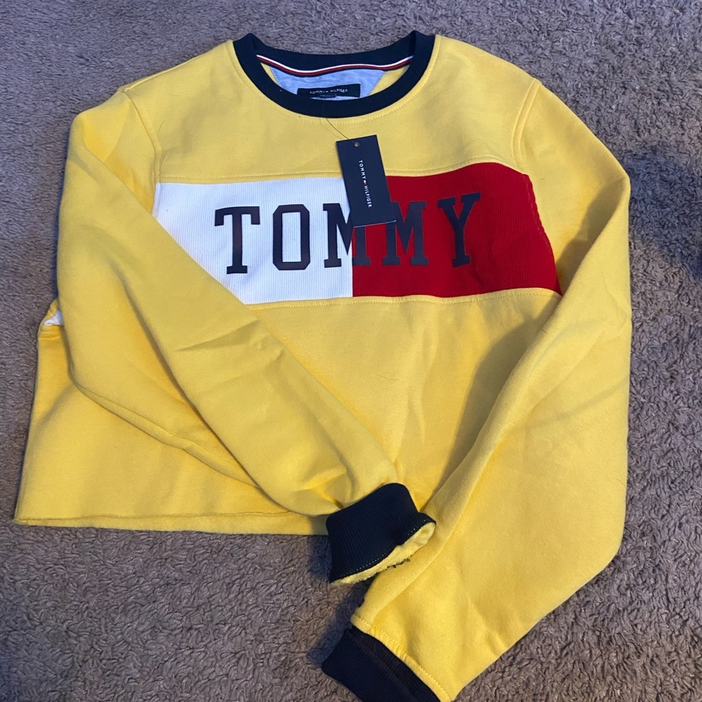 NWT Tommy Hilfiger crewneck